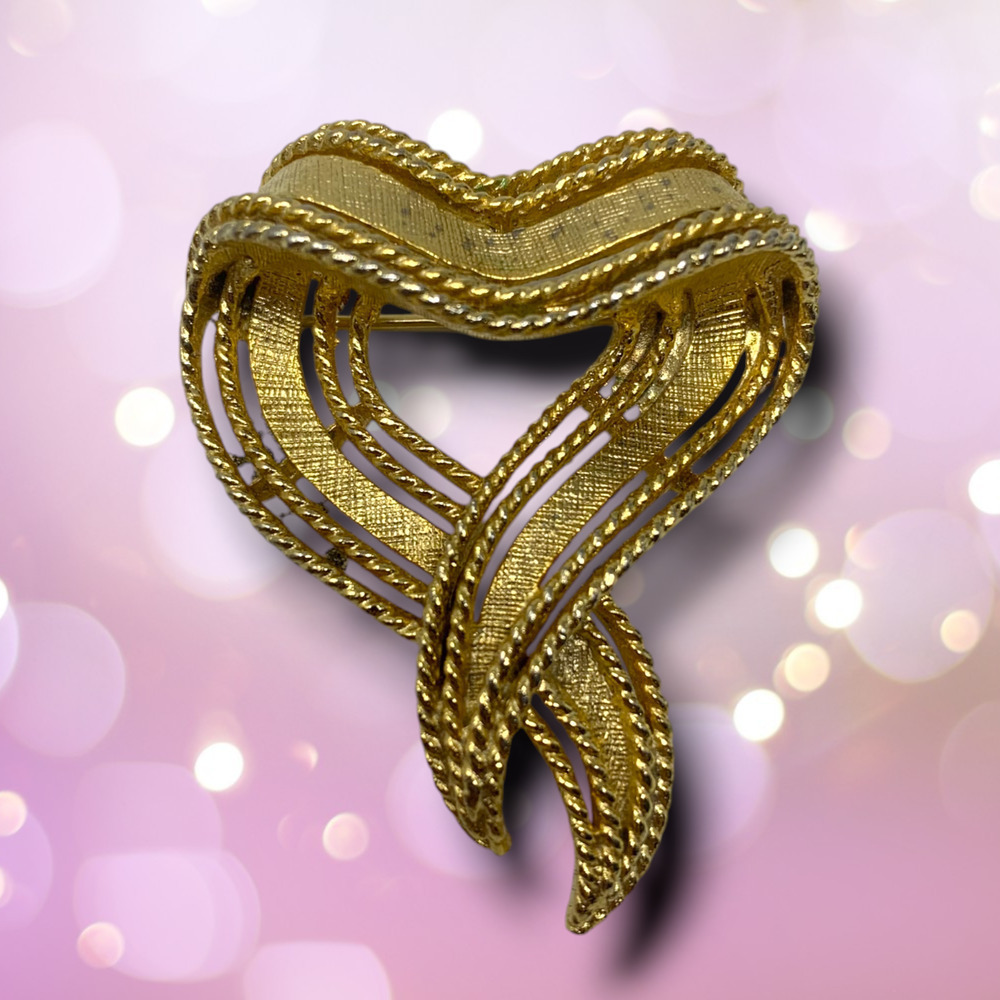 Vintage 1960's Lisner Gold Tone Modernist Heart Knot Brooch Mid Century MCM